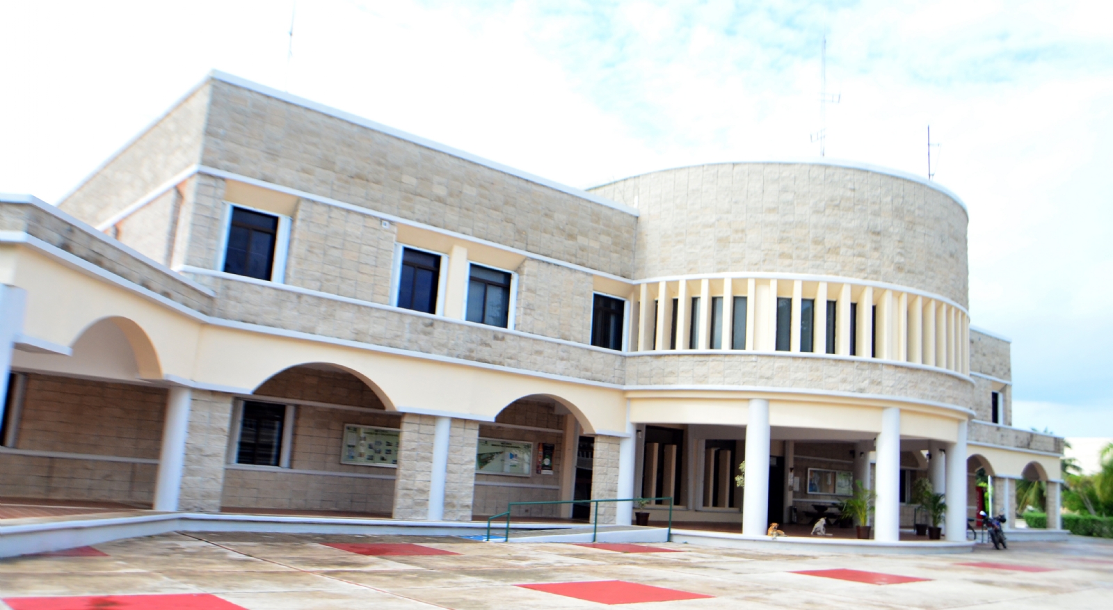 Más de 2 mil universitarios inician clases mañana lunes en Quintana Roo