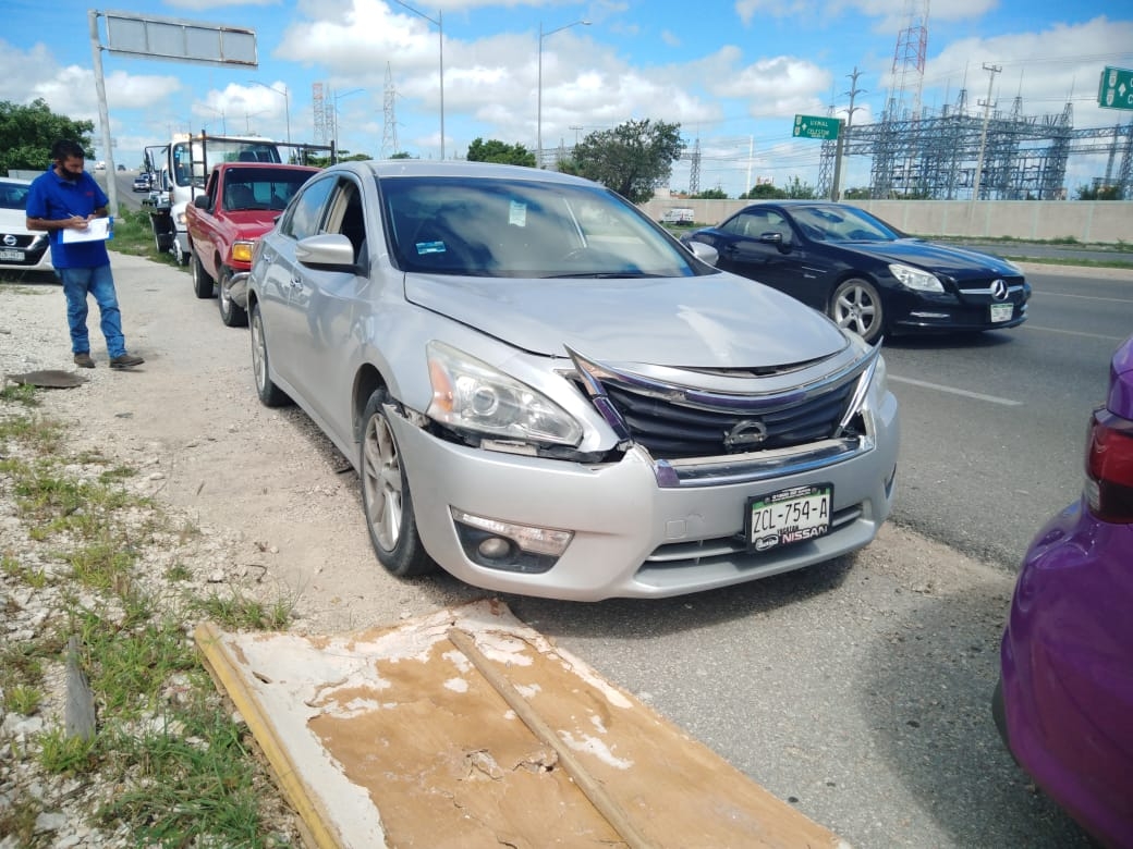 Se registra doble choque sobre el Periférico de Mérida