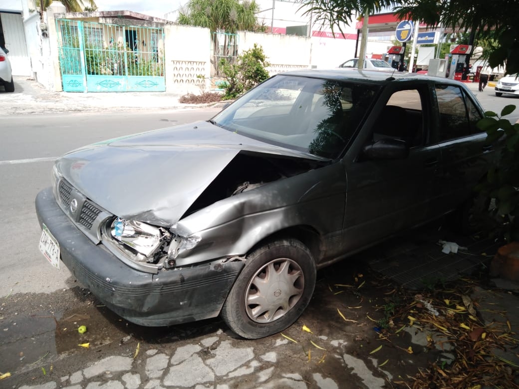 Por invadir carril, provoca choque en la colonia Chuburná en Mérida