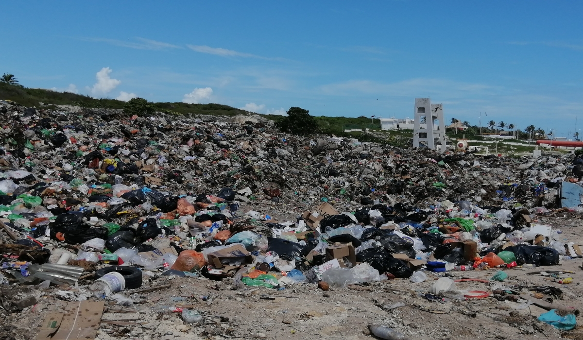 Estancadas, dos mil toneladas de basura en Isla Mujeres