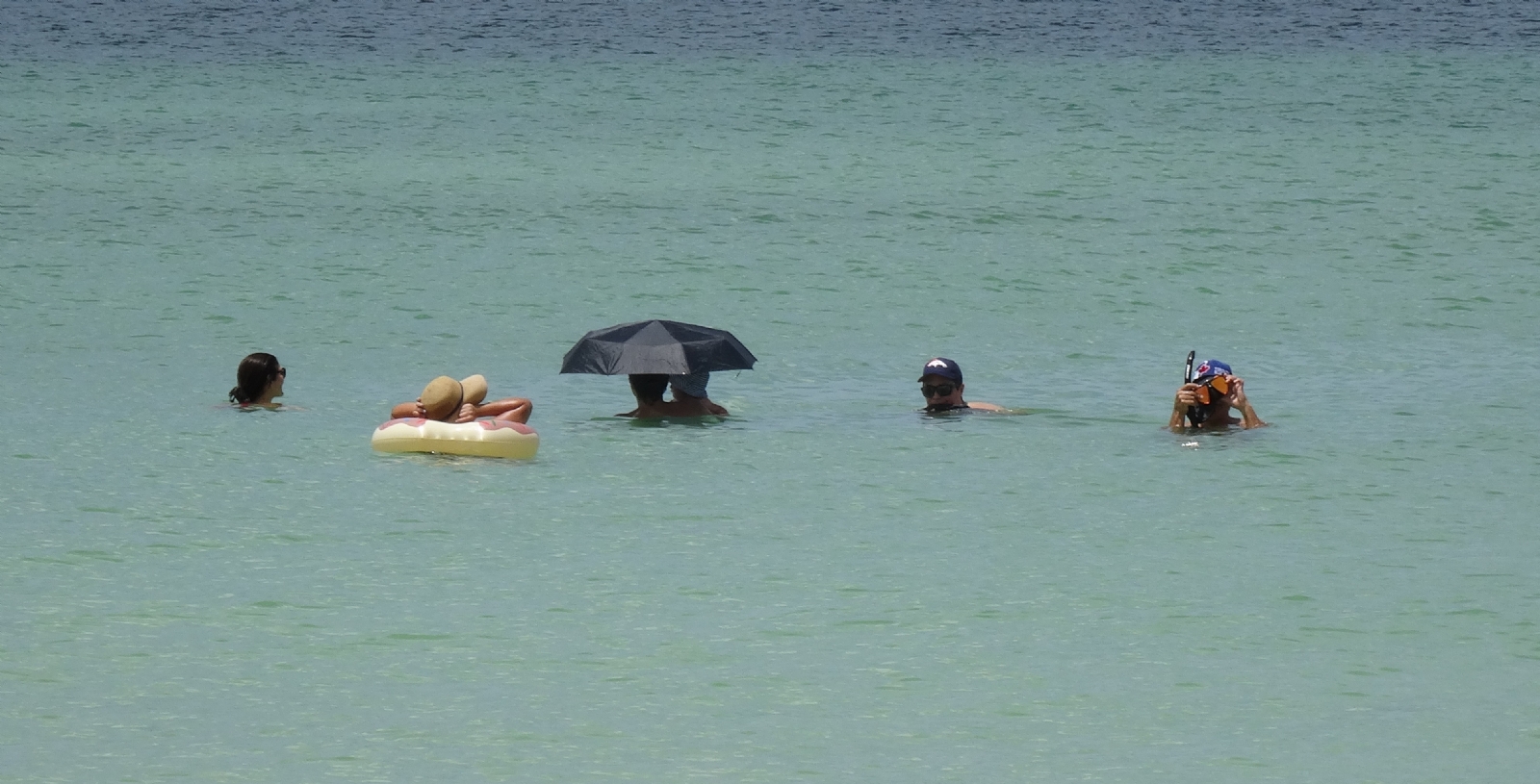 Bañistas se olvidan de restricciones sanitarias en Progreso