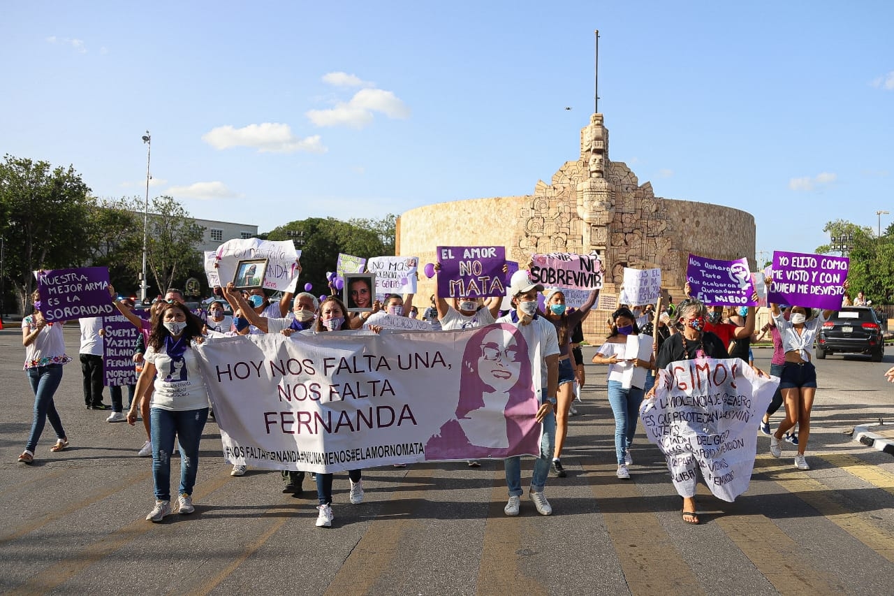 Cerca de 900 personas exigen justicia por el feminicidio de Fernanda en Yucatán