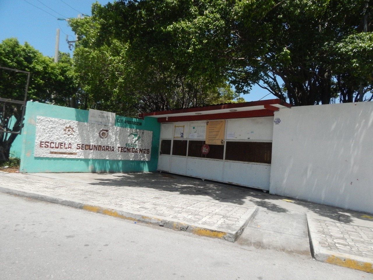 Madre de familia denuncia que escuela beneficia a hijos de profesores en Ciudad del Carmen