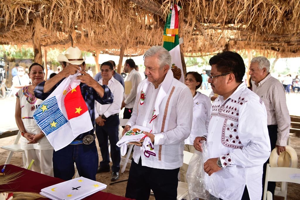 El Presidente visitó a los 8 pueblo yakis, en Vícam, Sonora (Presidencia)