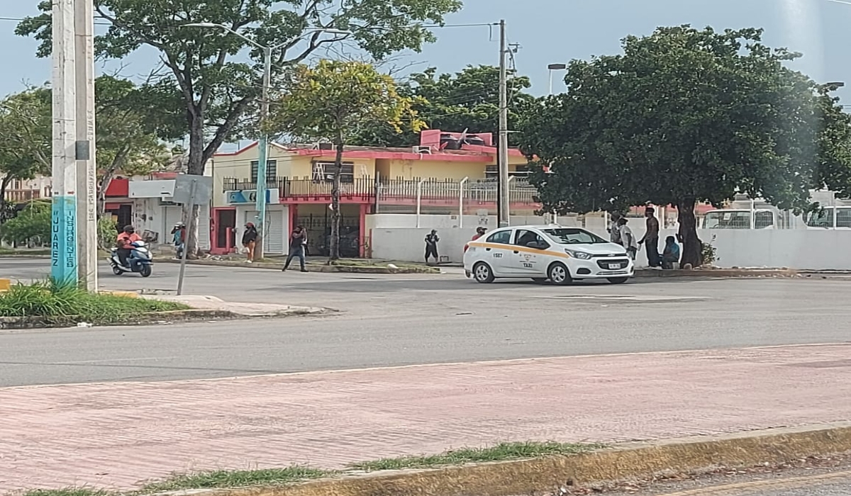 Aumentan los vendedores ambulantes y limpiaparabrisas en Chetumal