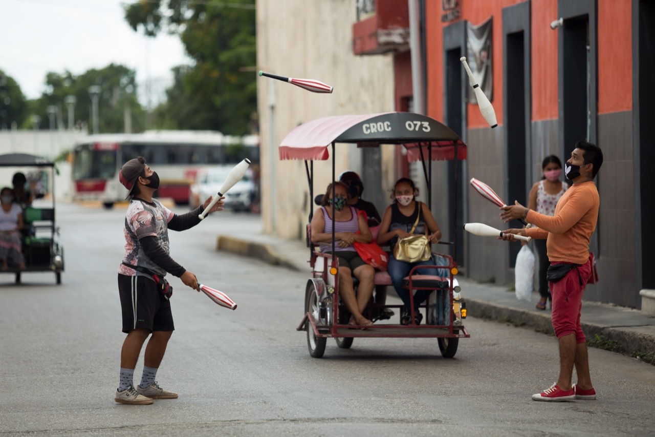 Los malabares, opción de jóvenes en crisis económica por el COVID-19