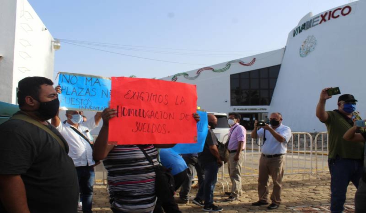 Trabajadores de la Fiscalía de Quintana Roo exigen mejores salarios