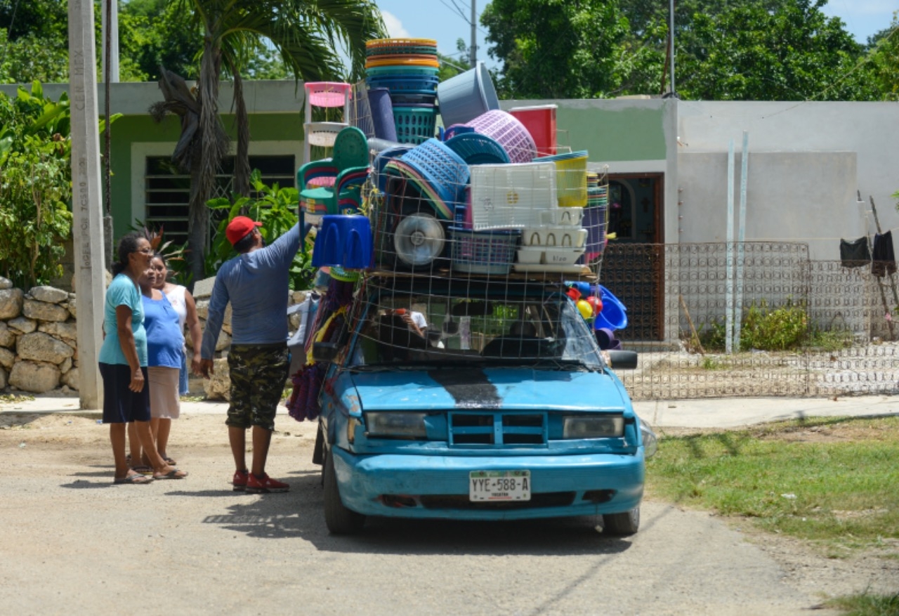 Yucatecos convierten sus vehículos en tiendas móviles para hacer frente a la crisis