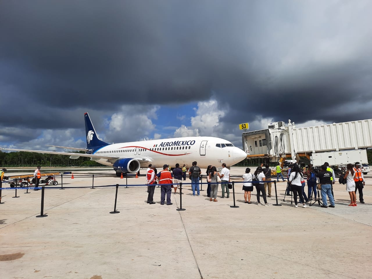 Aeroméxico reinagura vuelo Guadalajara-Cancún