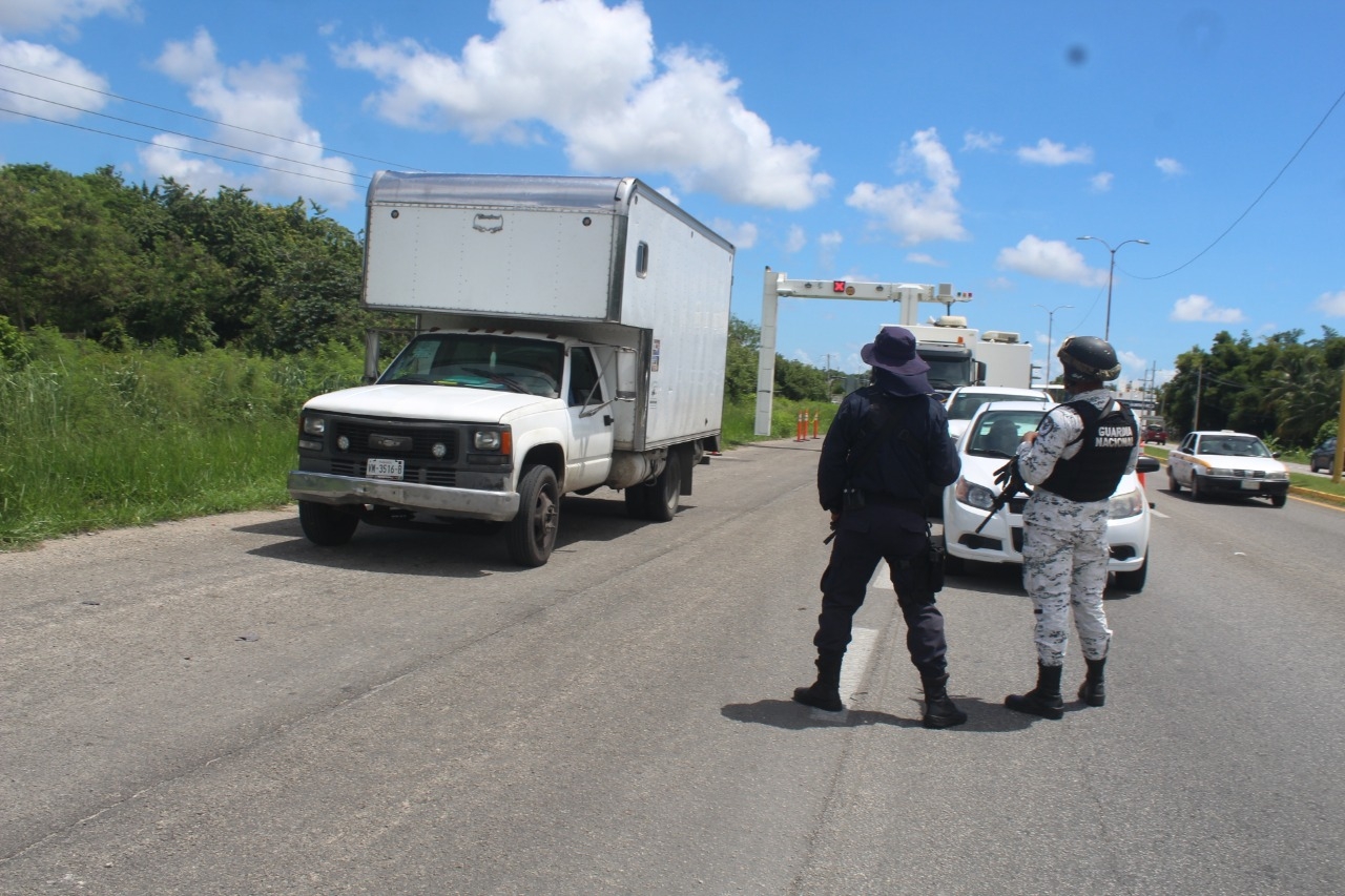 Continúa operativo a trasportes de carga en salida de Chetumal