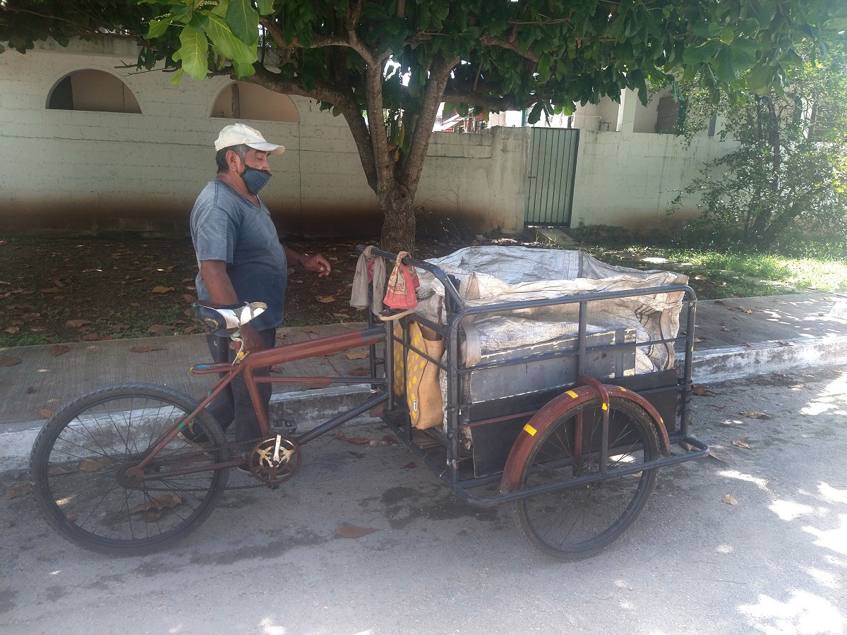 Abuelito y nieto con discapacidad sobreviven con 15 pesos diarios en Tizimín