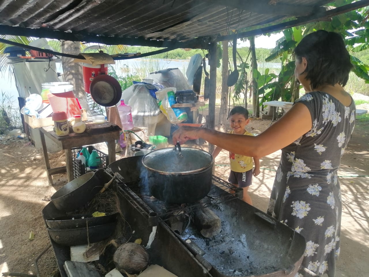 Entre la contaminación y el peligro, así la vida de una familia en Chetumal