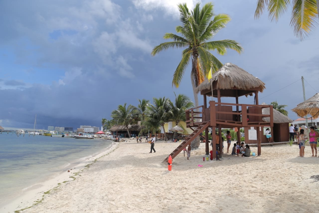 Hasta las 15 horas la playa registró un total de 115 visitantes. Foto: Erick Marfil