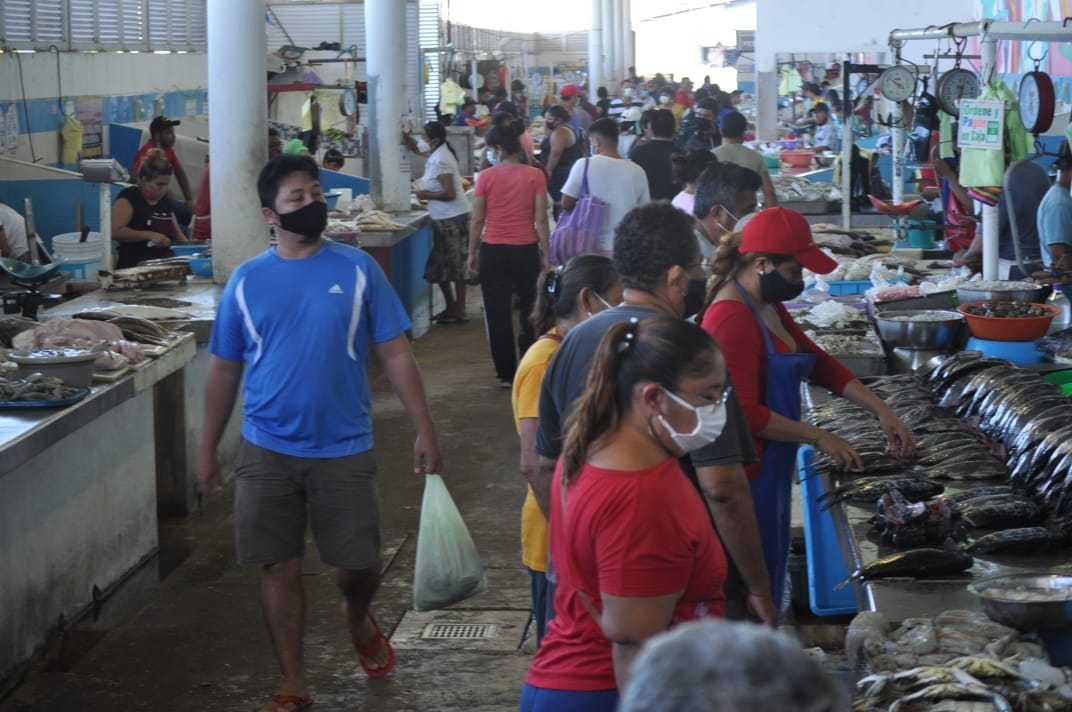 Muchos acudieron al mercado ‘Alonso Felipe de Andrade’ (Agustín Ferrer)