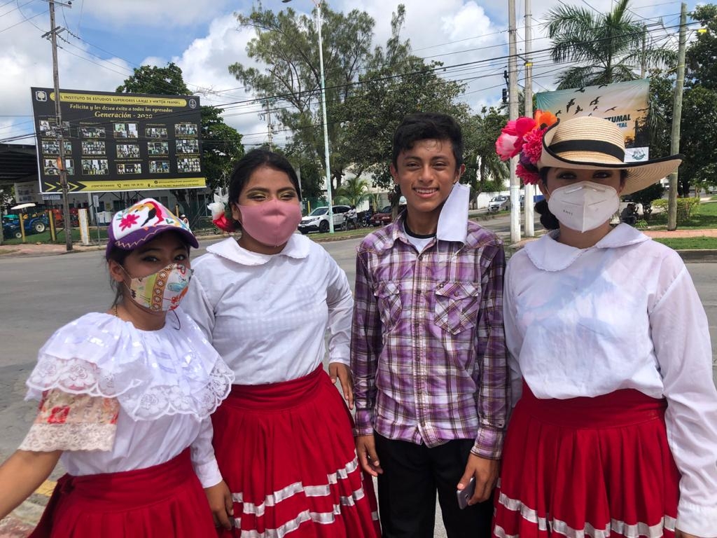 Jóvenes deleitan a Felipe Carrillo Puerto con bailables folklóricos