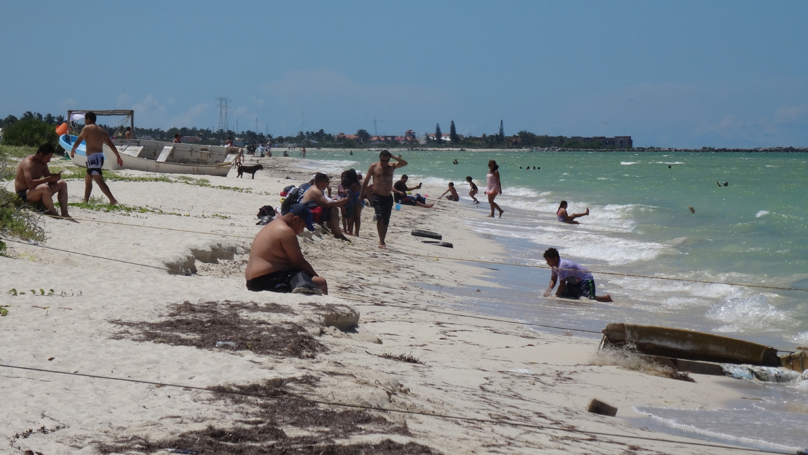 Pese a COVID-19, 14 mil bañistas llenan playas de Progreso