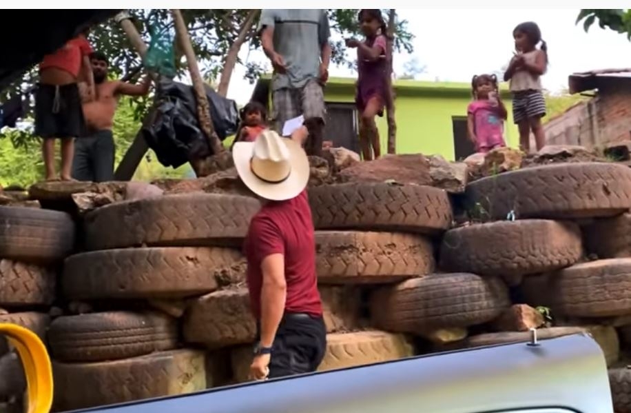 Markitos Toys: Youtuber regala dinero a niños, mujeres y adultos mayores (VIDEO)