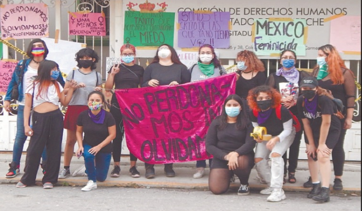 Colectivos feministas clausuran el Palacio Municipal de Ciudad del Carmen