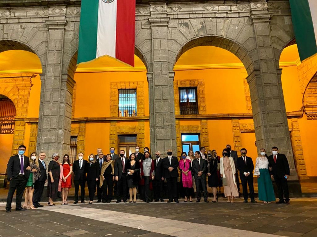 ¿Quiénes acompañaron a AMLO en los balcones de Palacio Nacional en el Grito?