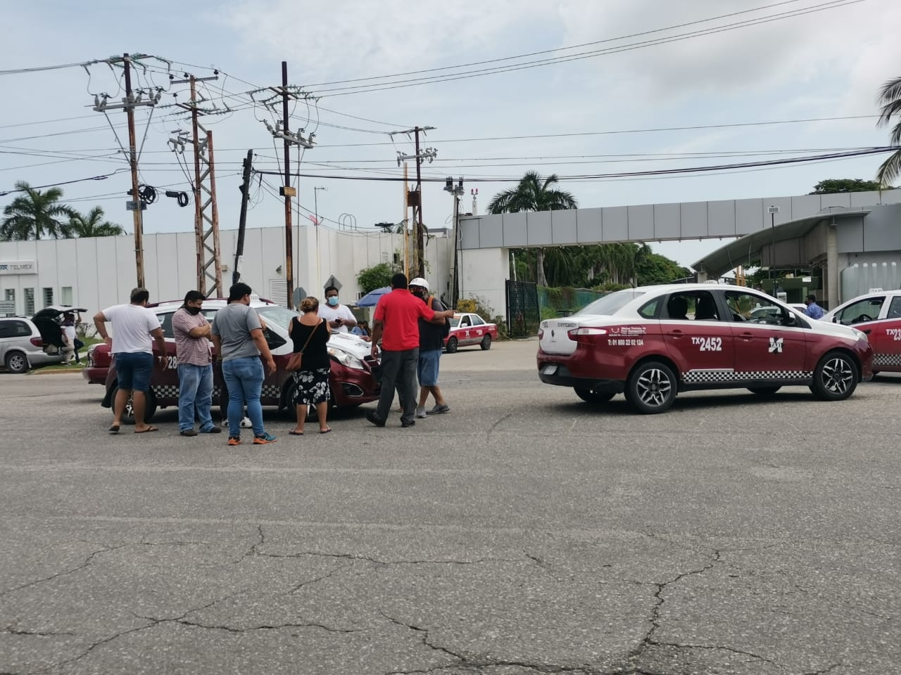 Chocan taxistas en Ciudad del Carmen por ir a exceso de velocidad