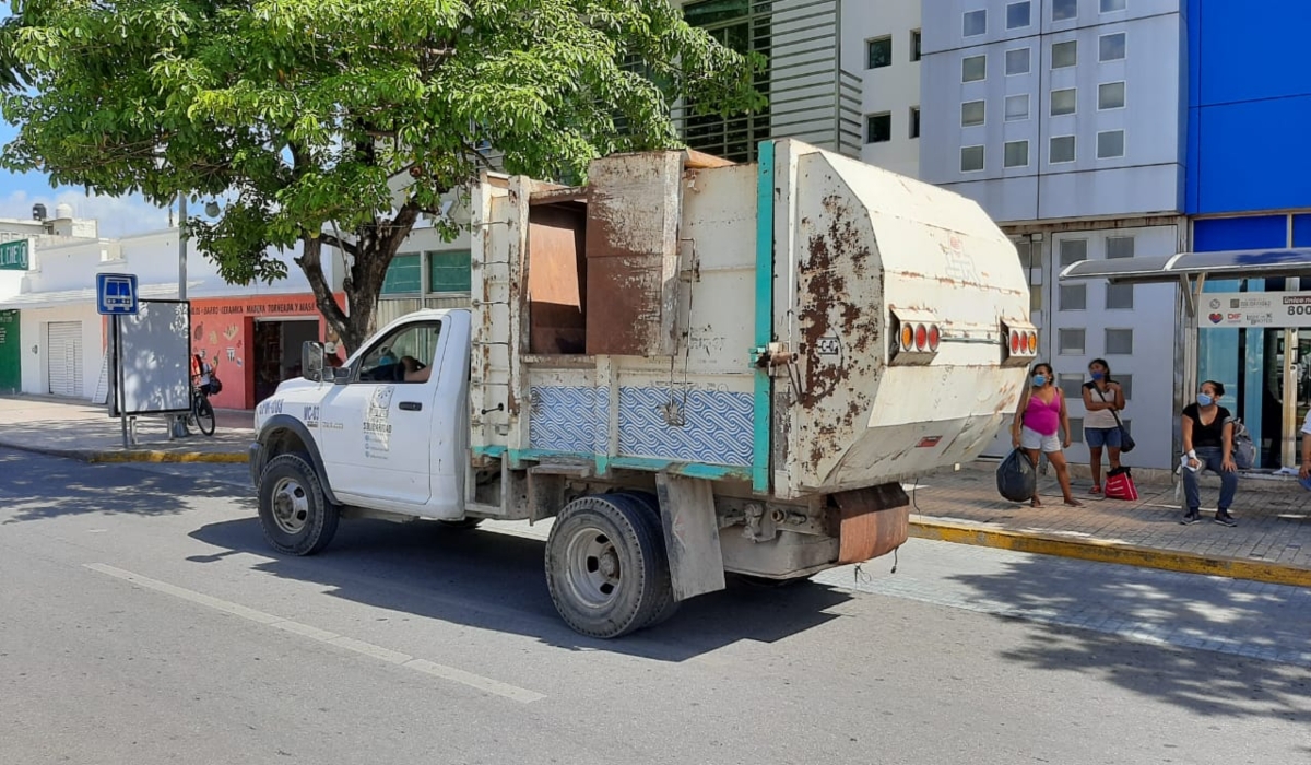 Ciudadanos se quejan por basura tirada en calles de Playa del Carmen