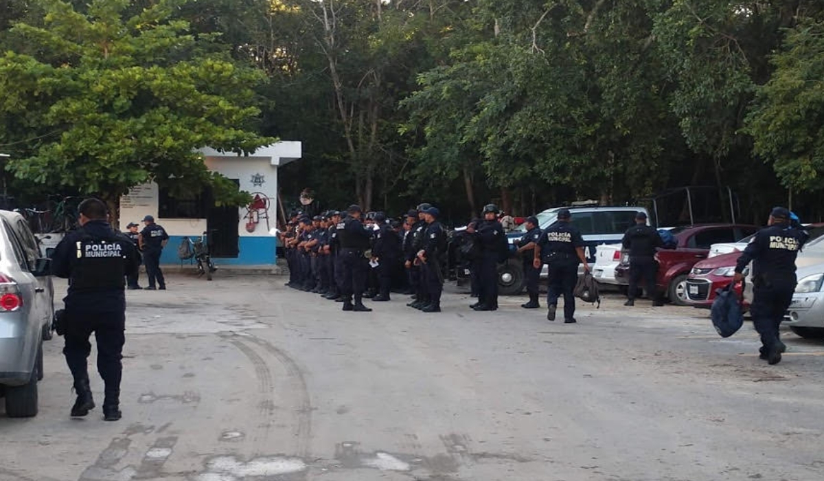 Dan de baja a cinco policías de Tulum por robo en tienda de conveniencia