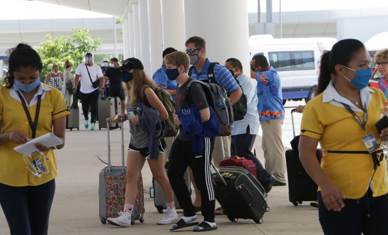 El Aeropuerto de Cancún registró una de sus cifras más grandes de vuelos en los últimos días Foto: Cuartoscuro