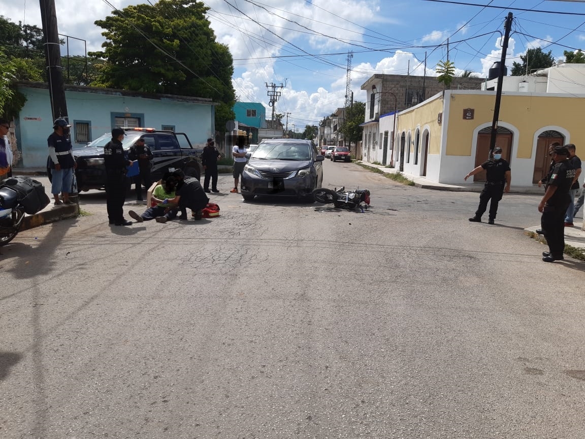 Choque leve entre moto y camioneta en Valladolid