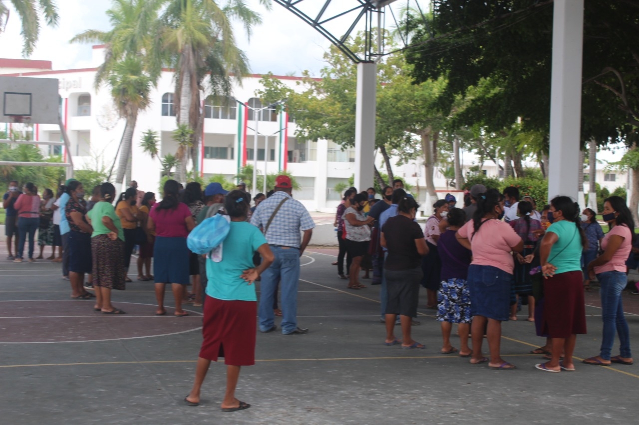 Comerciantes se plantan en Palacio Municipal de Chetumal para exigir reapertura