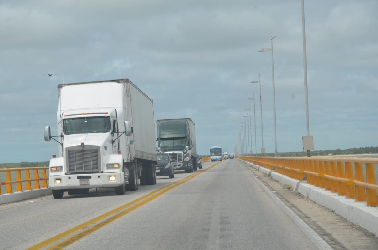 Puente Zacatal en Ciudad del Carmen sin alumbrado desde hace dos años