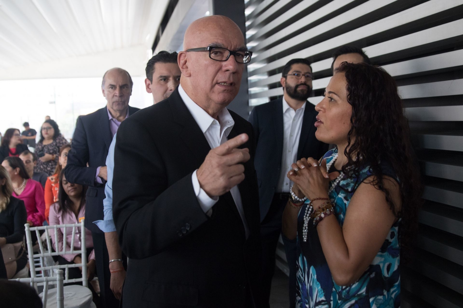 Senador Dante Delgado es captado dormido en evento del 2do Informe (FOTO)