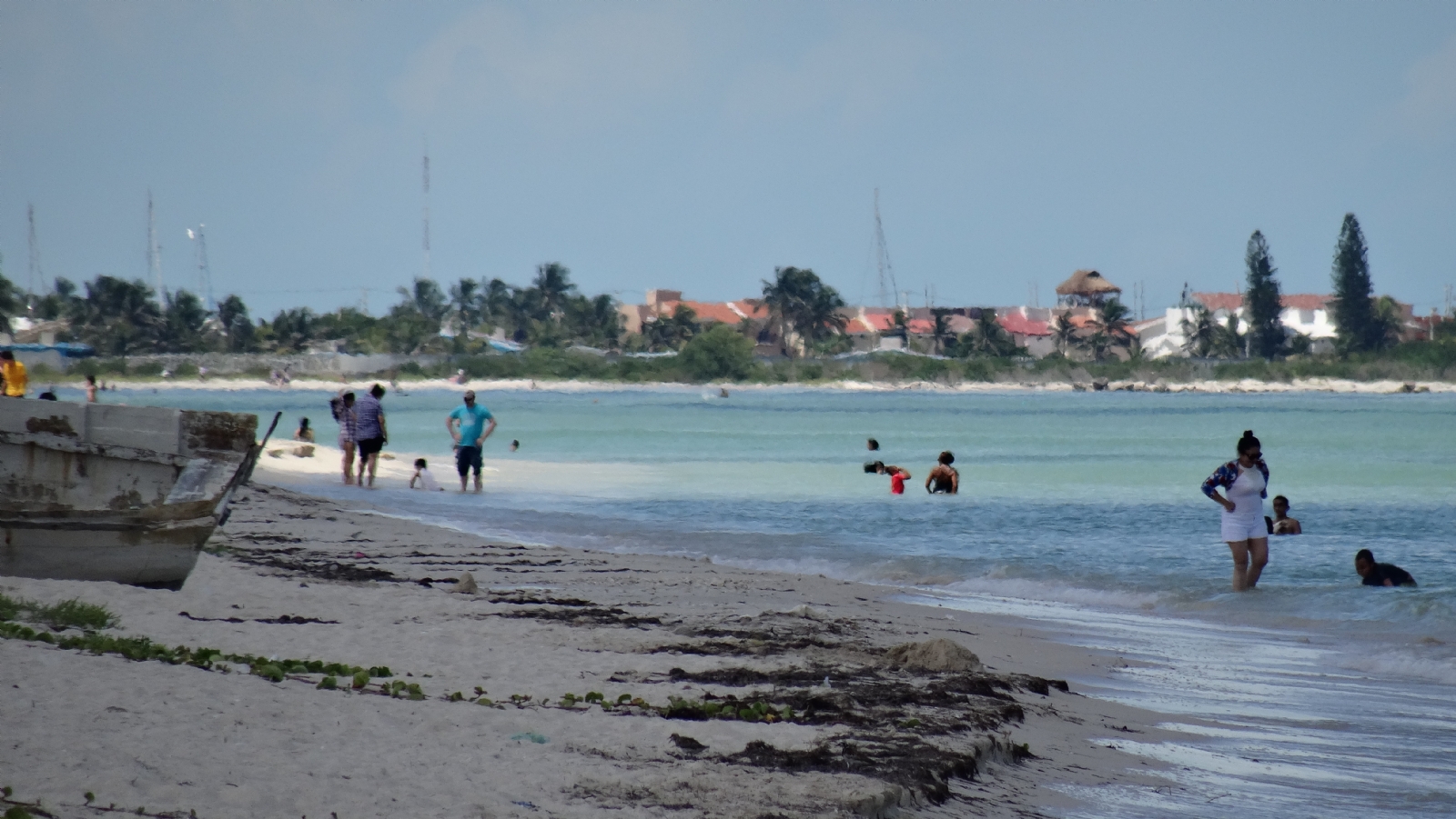 Se pasean 4 mil yucatecos por las playas de Progreso