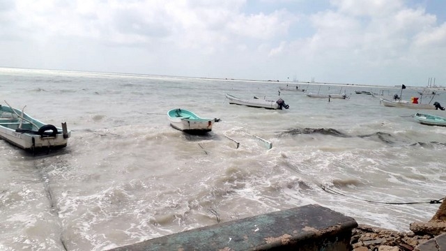 Se registran olas y marea alta en Champotón