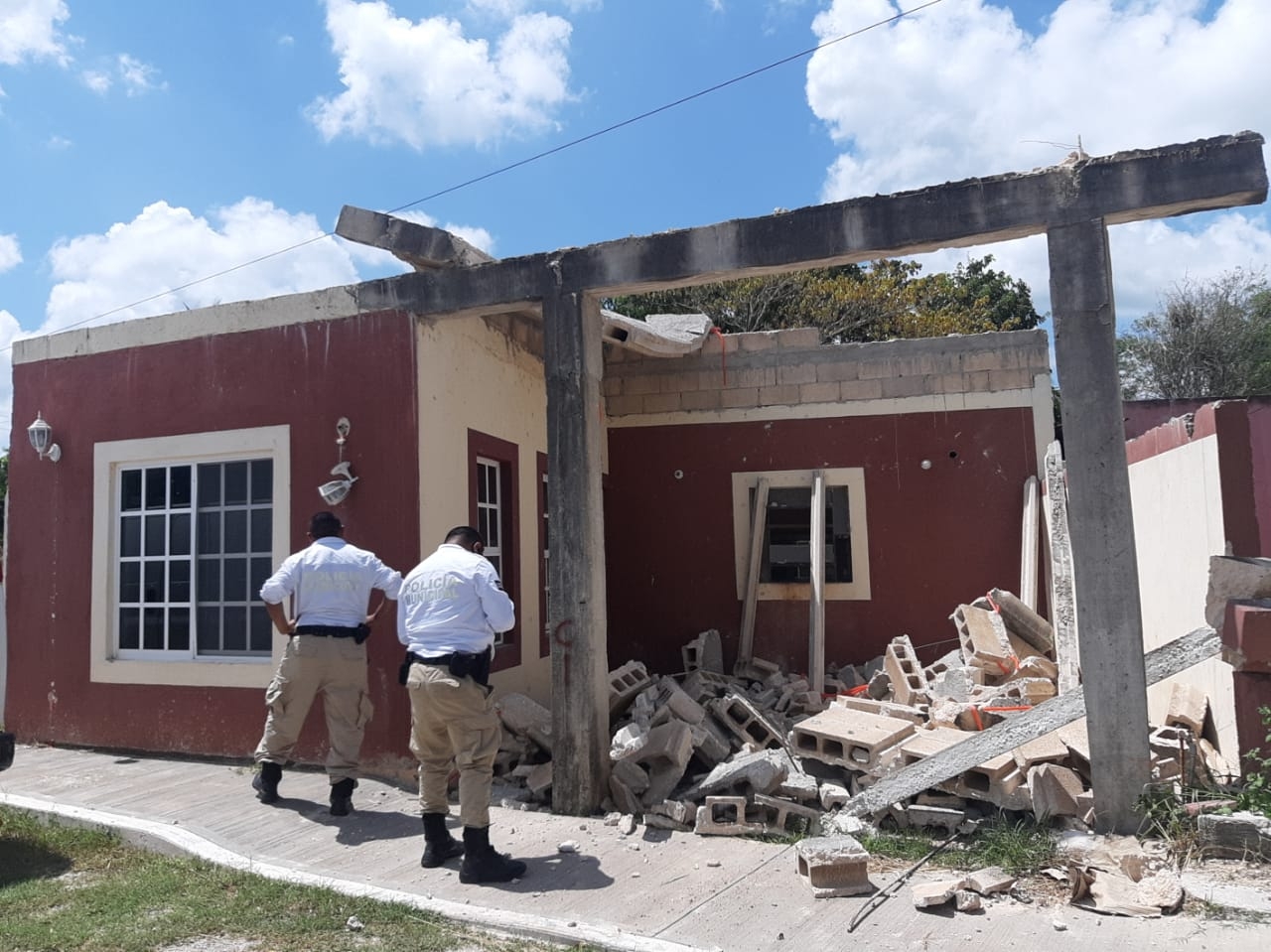 Se desploma el techo de una vivienda en Tizimín