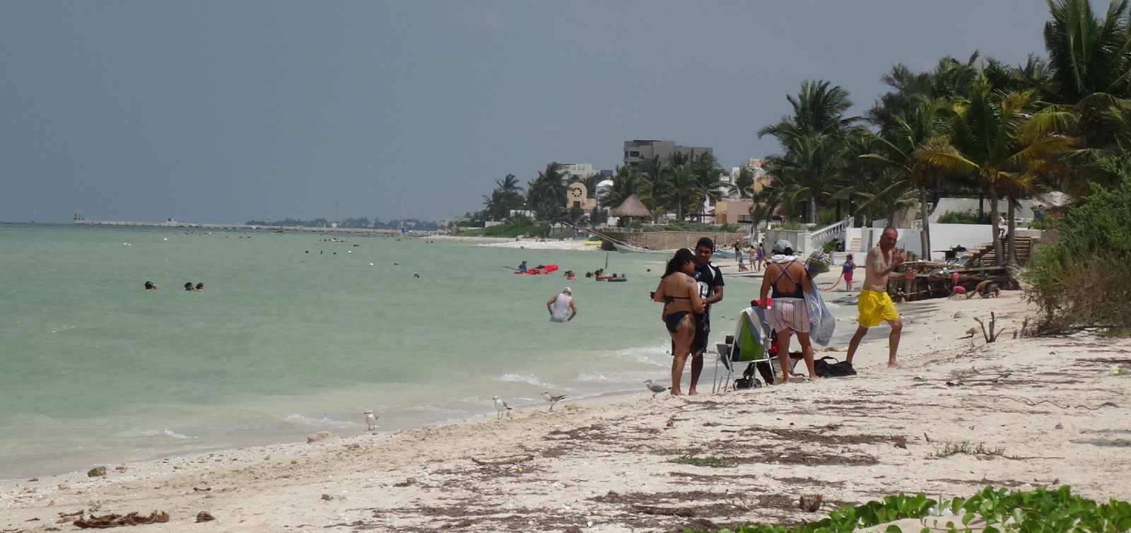 Cifra de bañistas en Progreso se duplica, acuden 8 mil