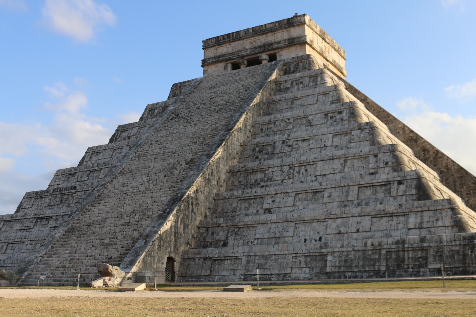 Turistas se asombran con ‘mini descenso’ de Kukulcán