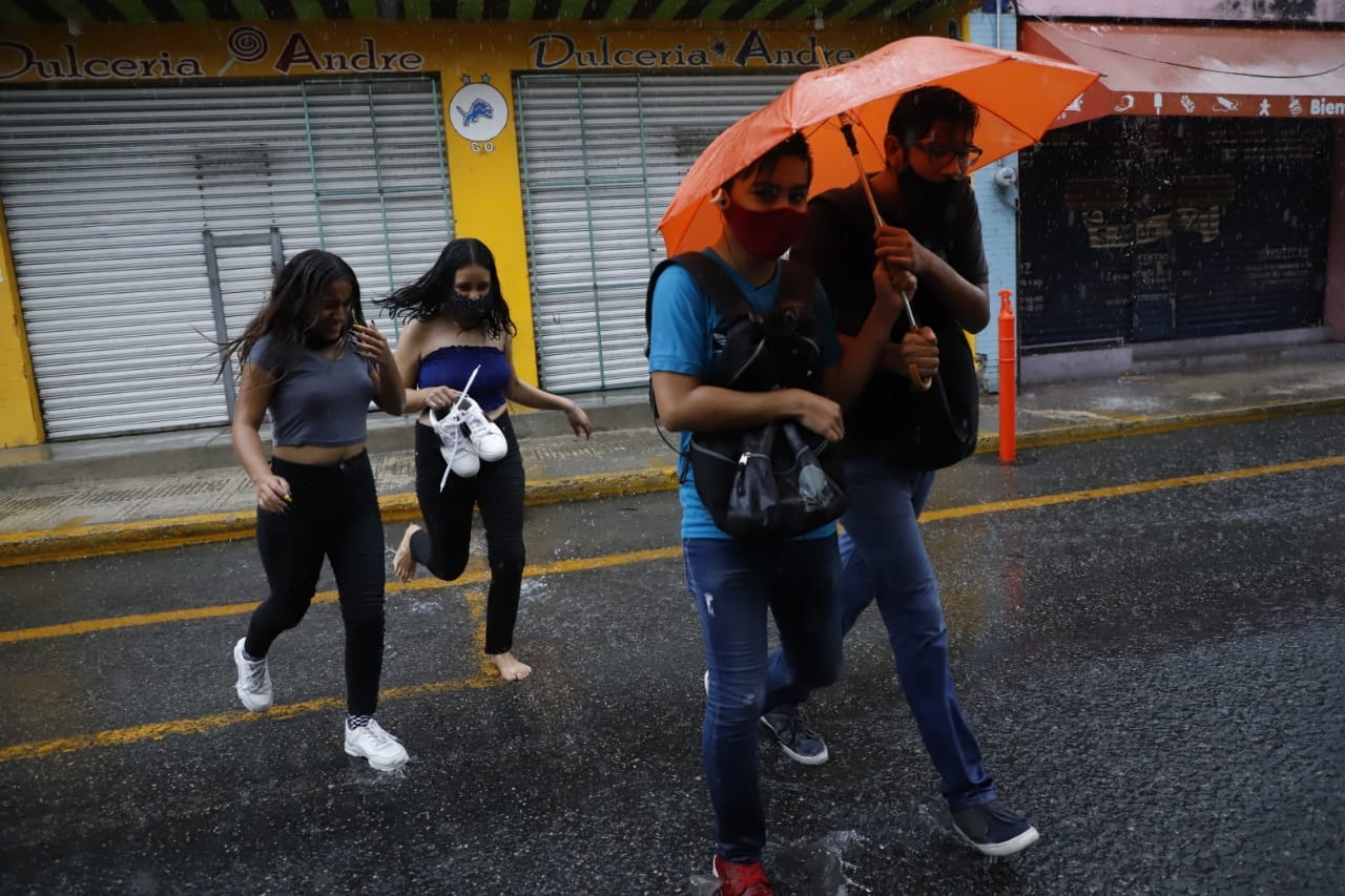 Un canal de baja presión causará lluvias en la Península de Yucatán