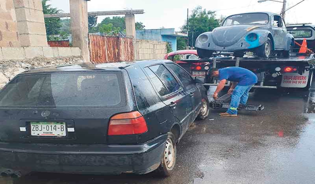 Grúa de Conkal traslada múltiples vehículos al corralón