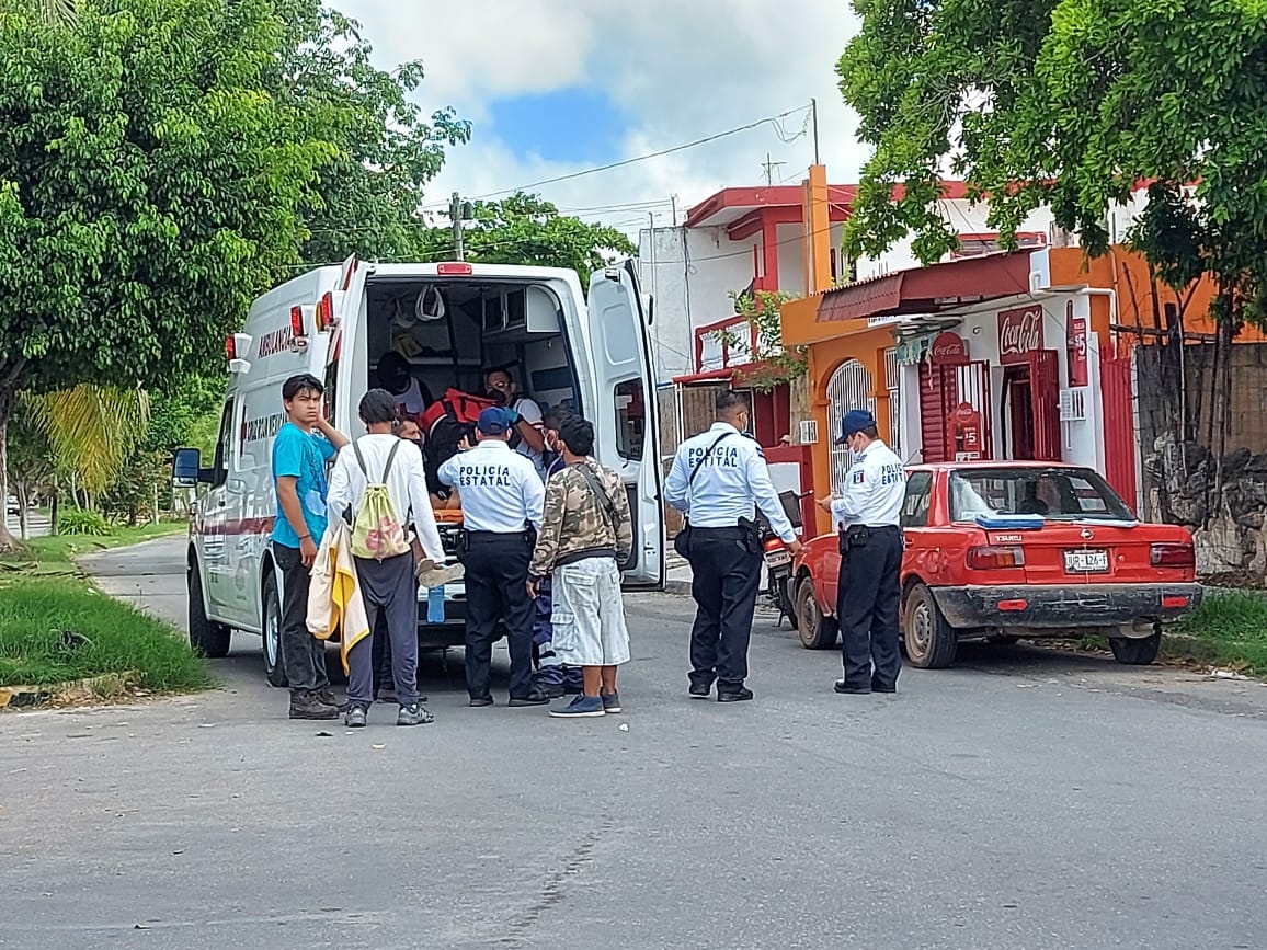 Motociclista es impactado por un vehículo sobre la avenida Bugambilias en Chetumal