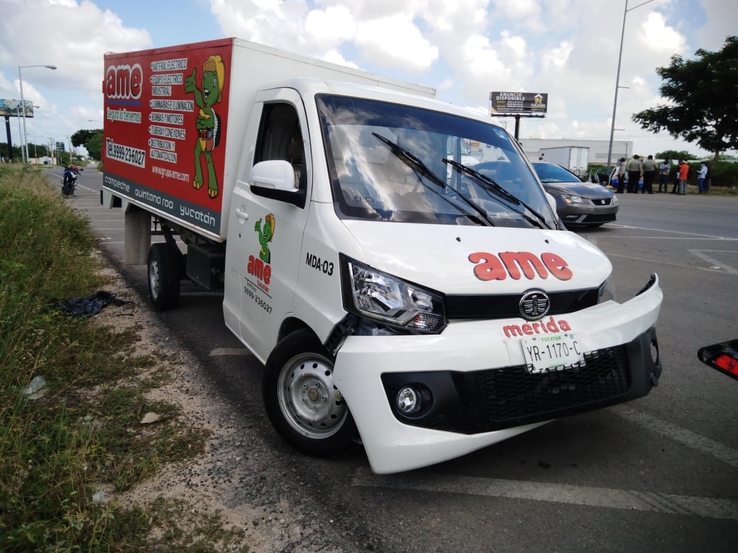 Conductor lesionado tras choque en el periférico de Mérida