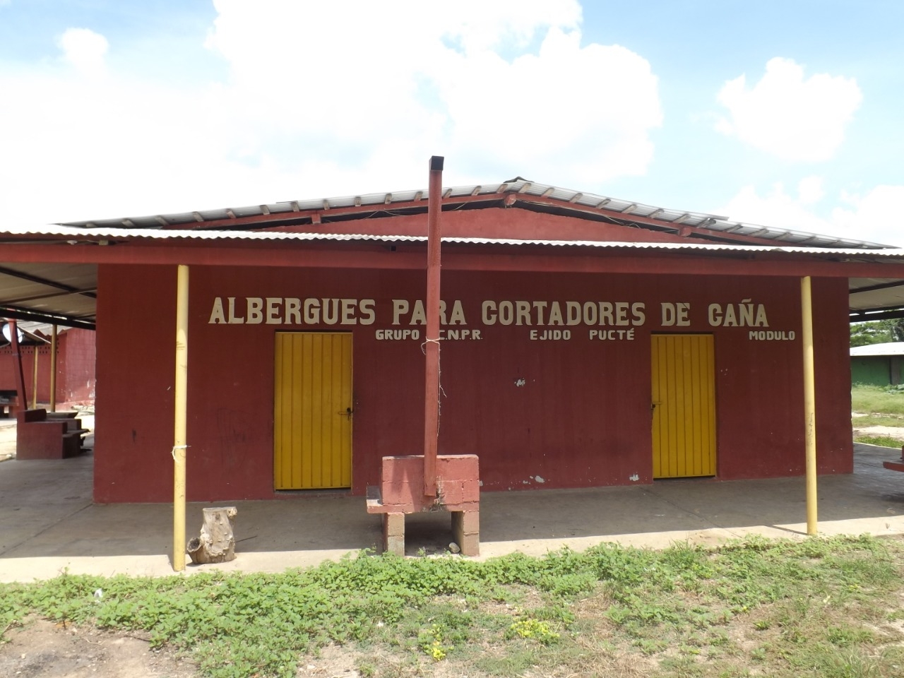 Cortadores de caña viven en albergues inconclusos en Quintana Roo