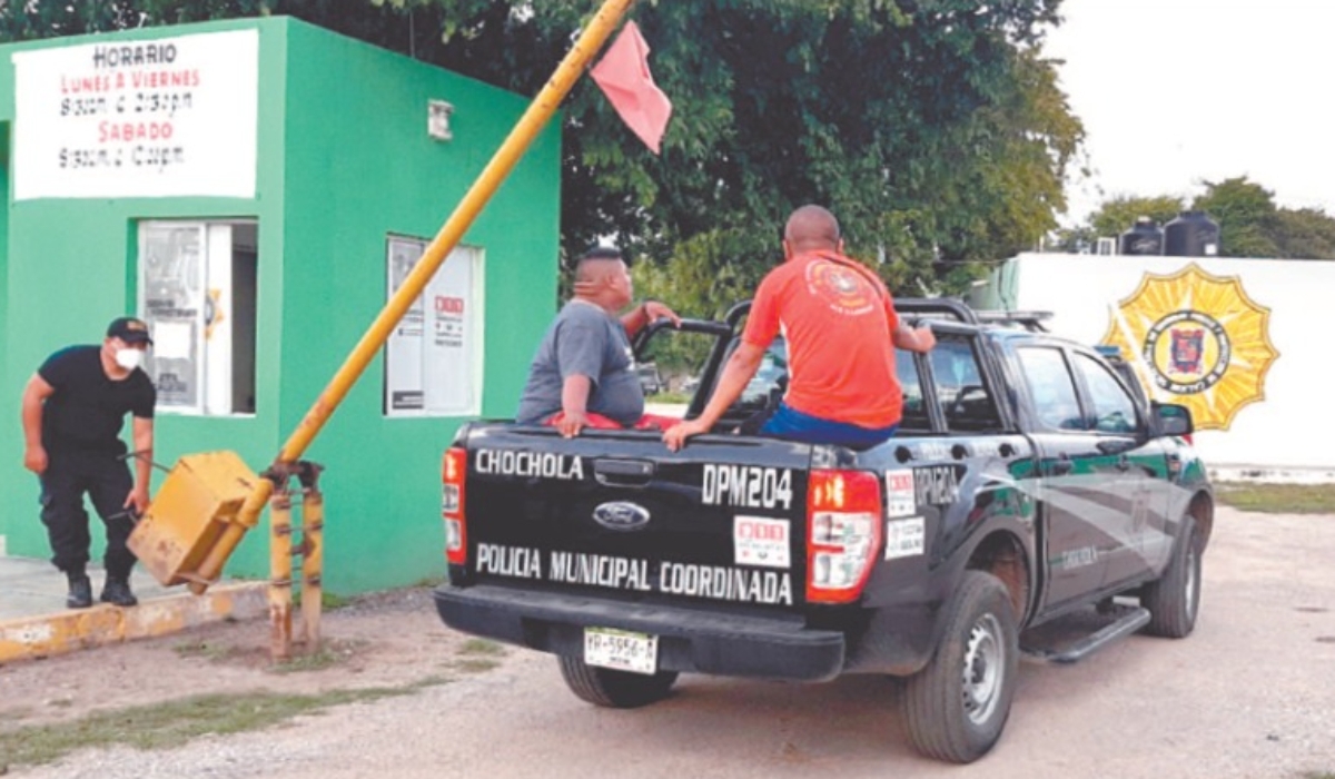 Por ingerir bebidas alcohólicas, detienen a cinco policías de Chocholá en Calkiní