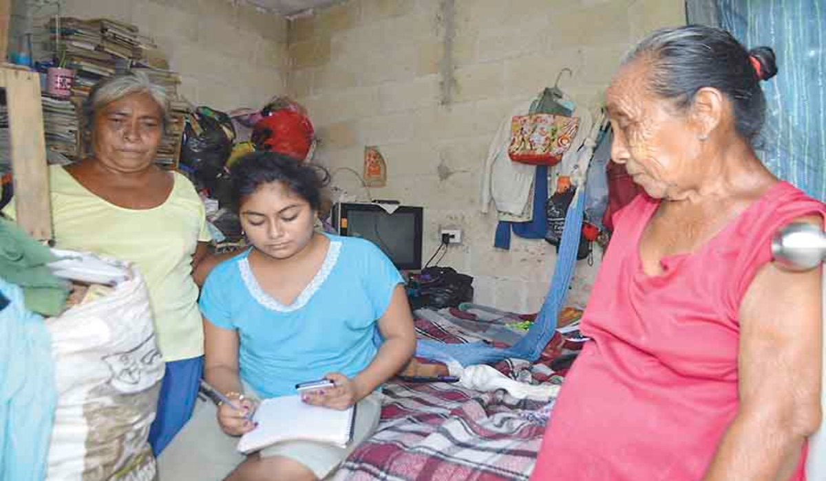 Con una recarga de 20 pesos, estudiante de Izamal toma clases a distancia