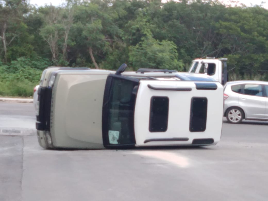 Se registra aparatoso accidente en colonia Montes de Amé en Mérida