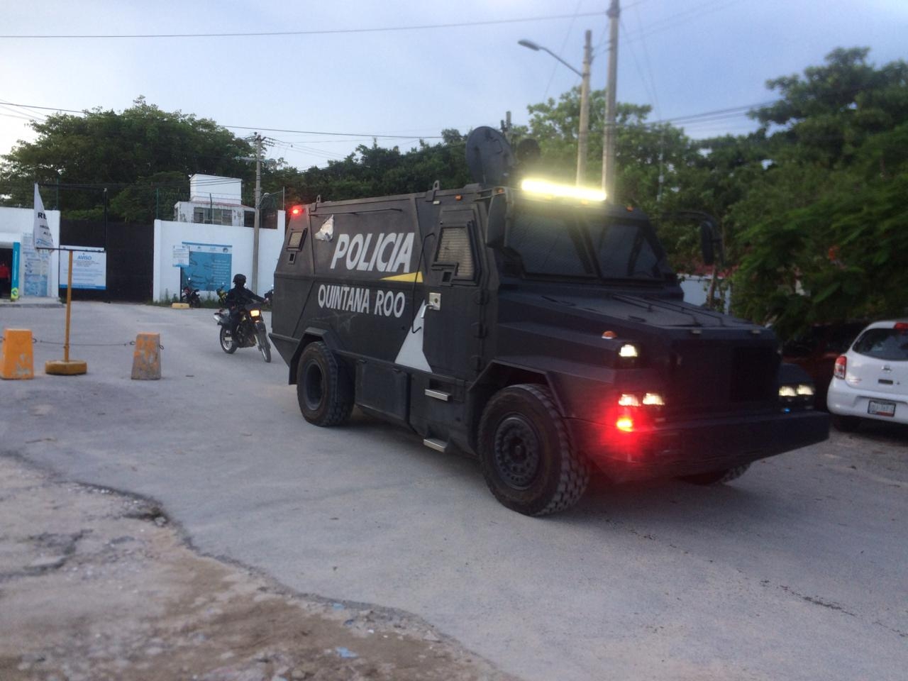 Con fuerte operativo trasladan a sicarios detenidos en la Región 321 de Cancún