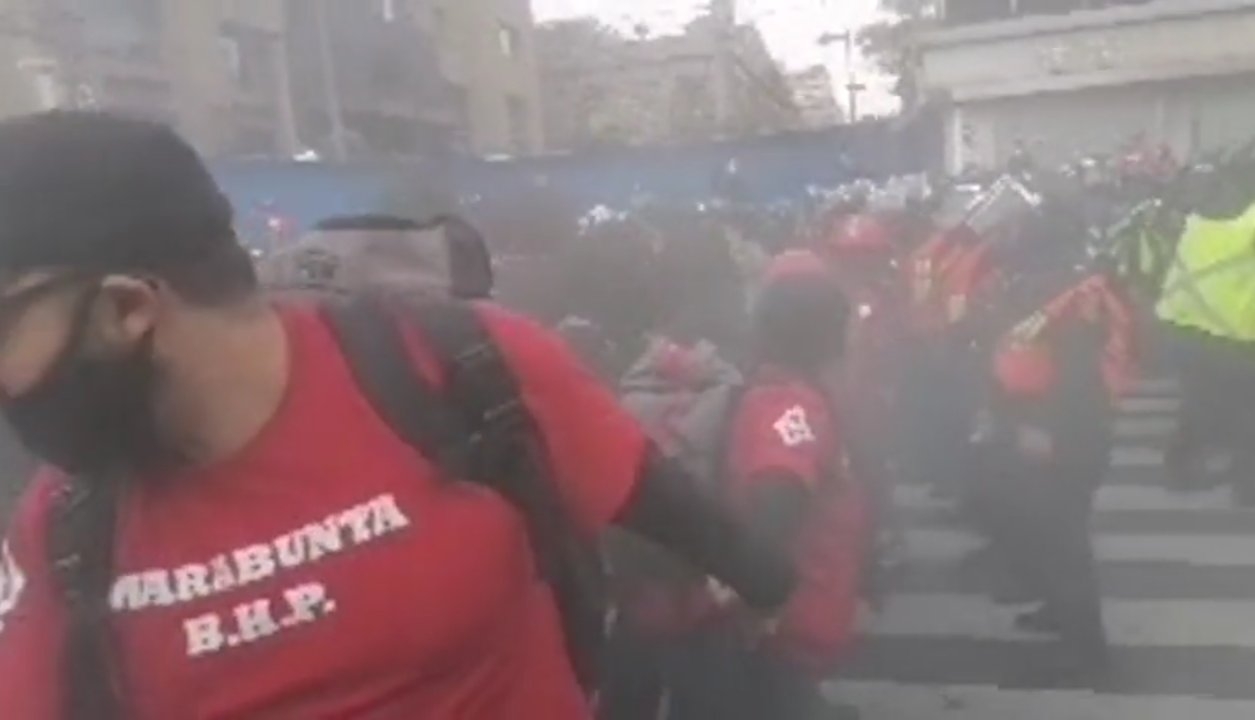 Marcha por Ayotzinapa deja dos heridos