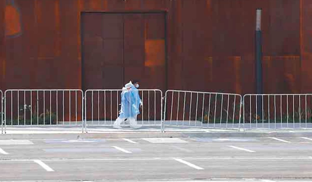 Enfermeros del Hospital Temporal Siglo XXI siguen a la
espera de su pago por la atención a pacientes COVID-19. 
Foto: Víctor Gijón.