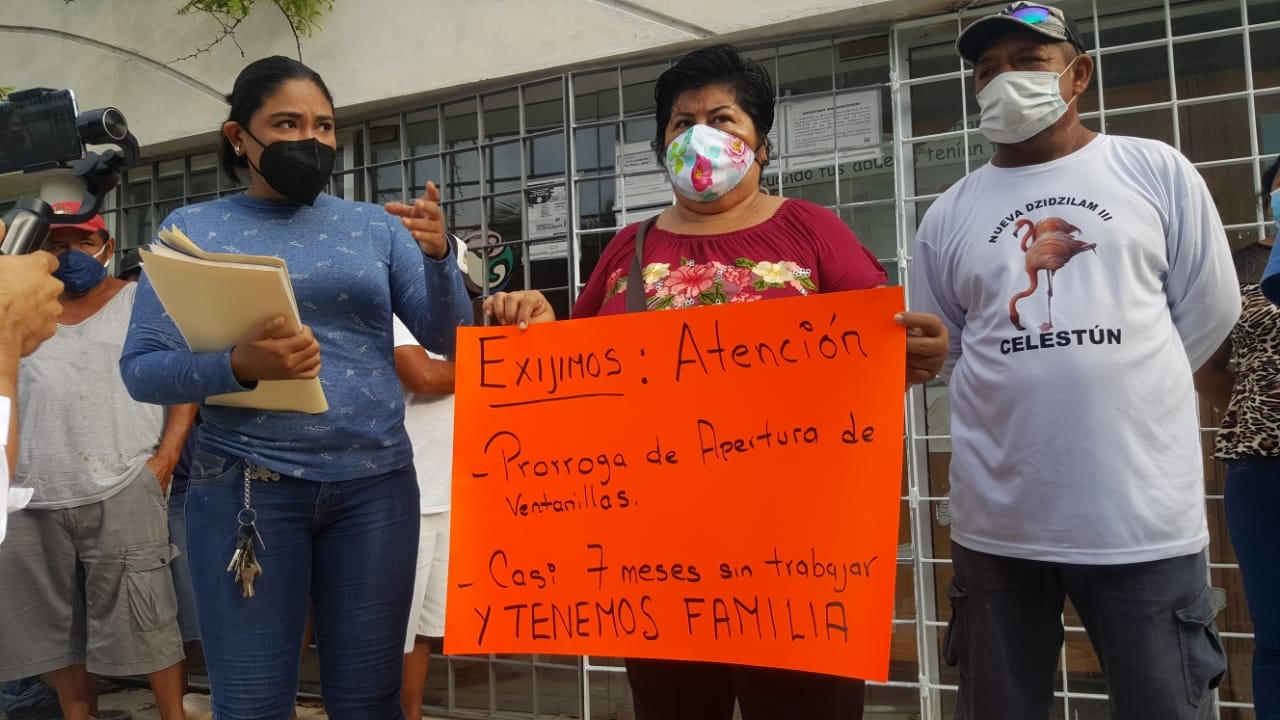 Operadores turísticos se manifestaron contra el director de la Reserva de Celestún, René Kantún Palma. Foto:  Ramón Reyna Fernández