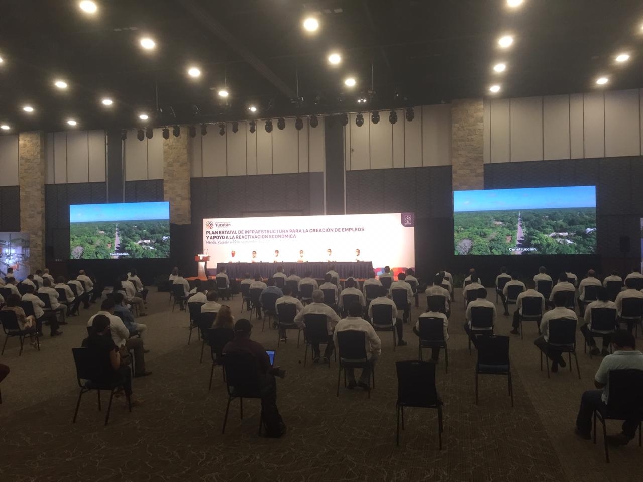 El Gobernador de Yucatán, Mauricio Vila Dosal, presentó Plan Estatal de Infraestructura. Foto: Enrique Osorno