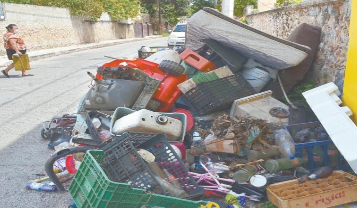 Vecinos de Chuburná denuncian acumulación de cacharros en las calles